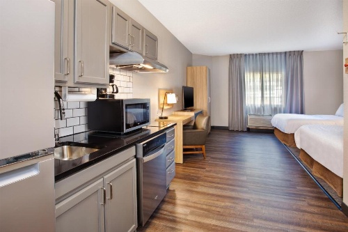 Candlewood Suites Kenosha image 2