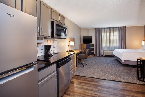 Candlewood Suites Kenosha image 3