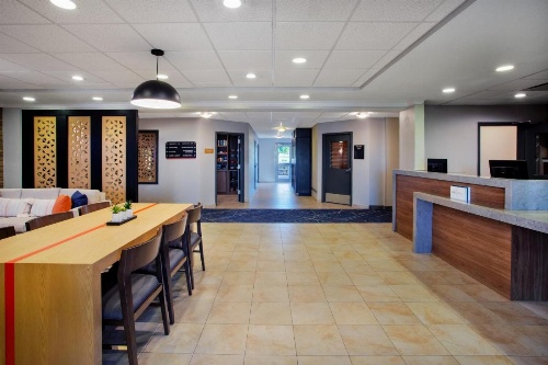 Candlewood Suites Kenosha image 5