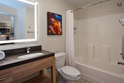 Candlewood Suites Kenosha image 10