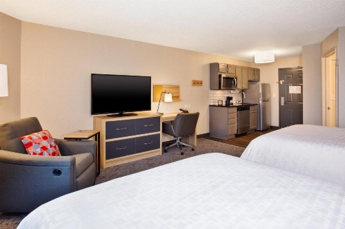 Candlewood Suites Kenosha image 17