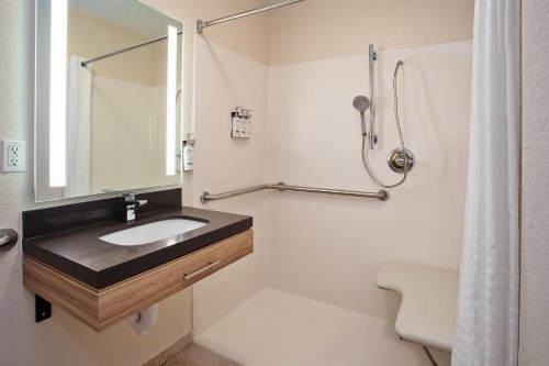 Candlewood Suites Kenosha image 18